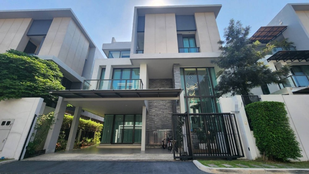 ขายบ้านเลียบทางด่วนรามอินทรา : “ขาย/ให้เช่าบ้านเดี่ยวหรู 3 ชั้น สไตล์ Super Luxury Villa ใจกลางเอกมัย-รามอินทรา พร้อมดีไซน์ทันสมัยและวัสดุพรีเมียม“