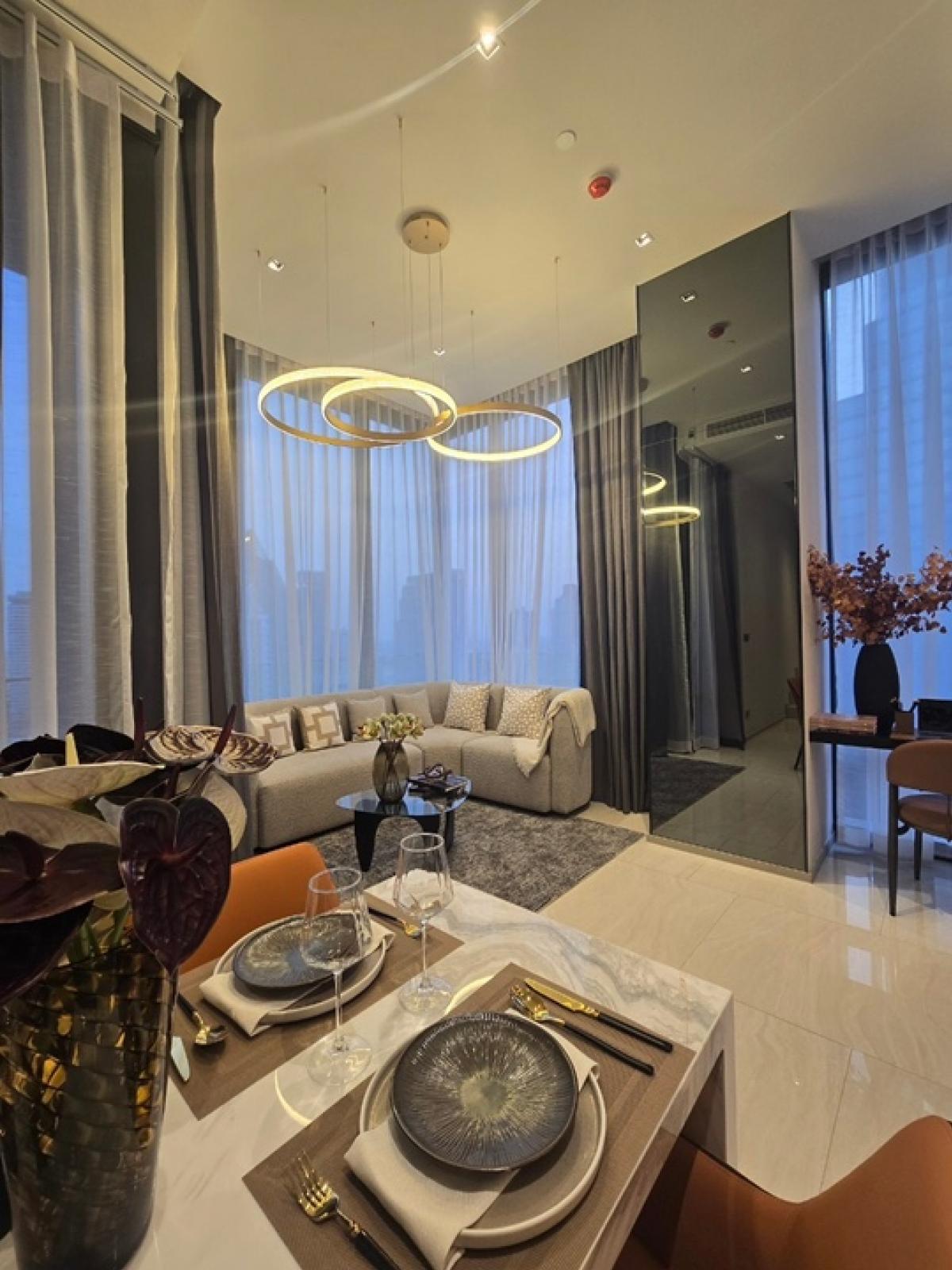 For SaleCondoSilom, Saladaeng, Bangrak : 💫ASHTON SILOM 💫Luxury Condo 💥The last room with a high view of the river and a Stack of stairs💥 2 Bedroom Stack, stairs that lower and raise the floor