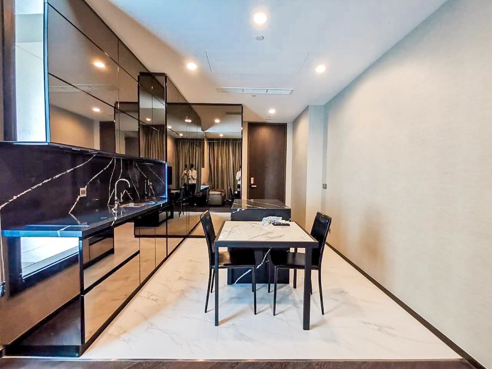 For RentCondoSukhumvit, Asoke, Thonglor : The Esse Sukhumvit 36 ​​/ Beautiful room, high floor, open view, Luxury Condo, next to BTS Thonglor / 2 bedrooms, 2 bathrooms, 72 sq m. Call 0937890899