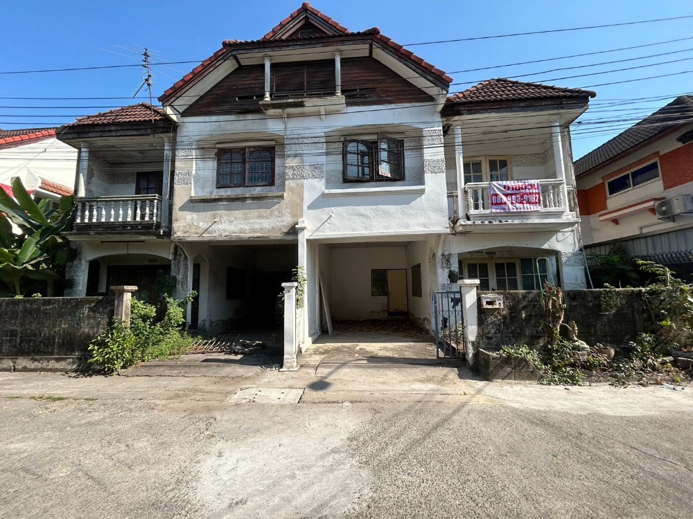 For SaleTownhouseNawamin, Ramindra : For sale cheap!!! As is, 2-storey twin house, Rangsit - Ram Intra 74, there are two houses.