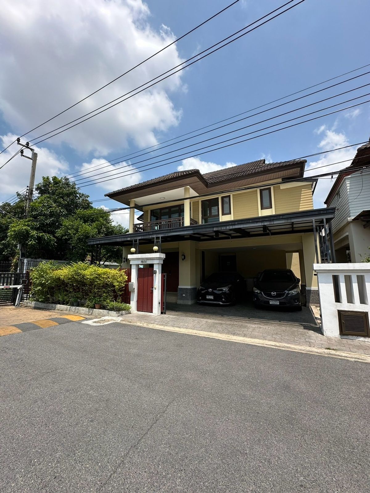 For SaleHouseKaset Nawamin,Ladplakao : ✨ **Single Detached House for Sale at Areeya Suwana 1 | Prime Location on Main Road, Kaset-Nawamin** ✨