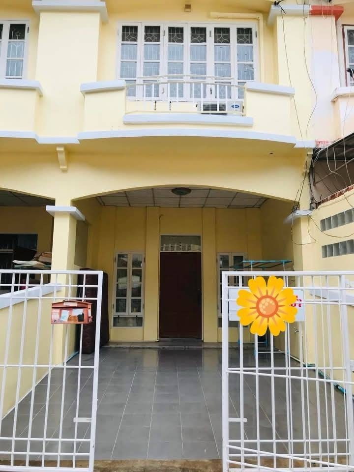 For RentTownhomeLadprao101, Happy Land, The Mall Bang Kapi : #Townhouse for rent, 2 and a half floors, 3 bedrooms, 2 bathrooms, Lat Phrao 101 area, prime location, great location, big alley, location for selling various foods, electric cars pass through, can enter and exit in many ways, such as exiting Lat Phrao Ro