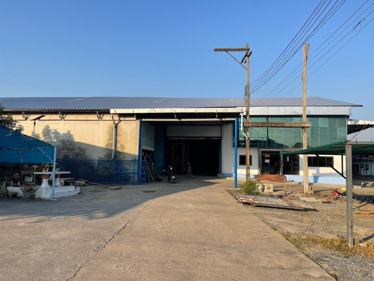 For RentWarehouseBang kae, Phetkasem : Factory/warehouse for rent, Phetkasem 63, Bang Khae, area size 2,500 square meters, rent 200,000 baht per month (80 baht per square meter)