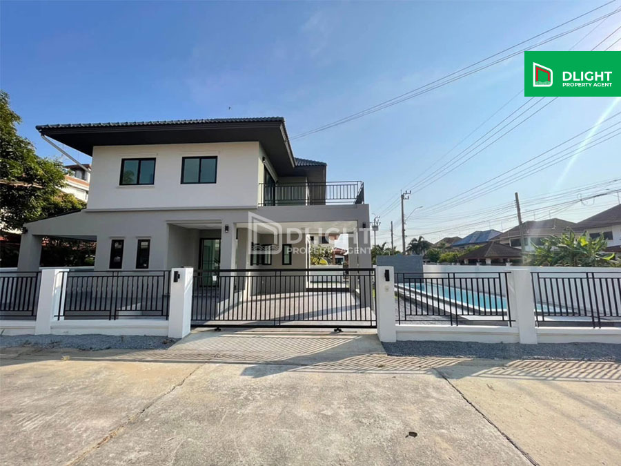 For SaleHouseLadkrabang, Suwannaphum Airport : For sale: 2-storey luxury single house, Sindhorn Village, On Nut-Lat Krabang, 92.3 sq.w., in a prime location, near the Airport Link and Suvarnabhumi Airport, 4 bedrooms, 3 bathrooms, private swimming pool, shady atmosphere, price only 9.9 million baht.