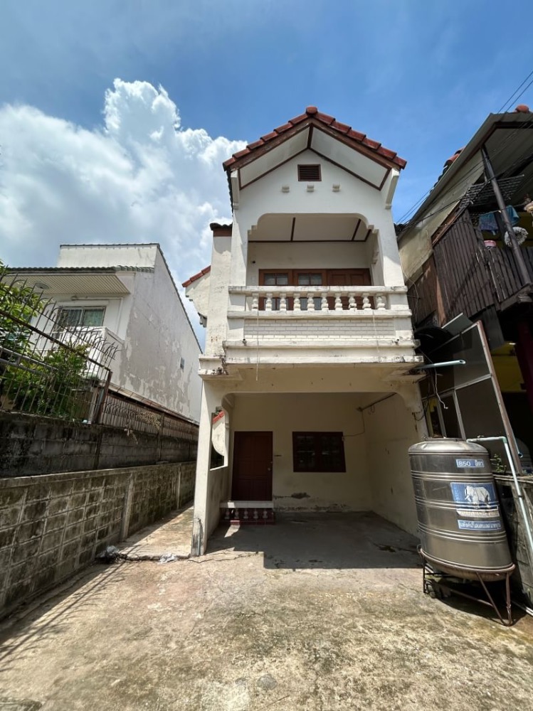 For SaleTownhomeNawamin, Ramindra : Cheap sale, 2-storey townhouse, original condition, Lert Ubon Watcharapol Village, area 28.5 sq m.