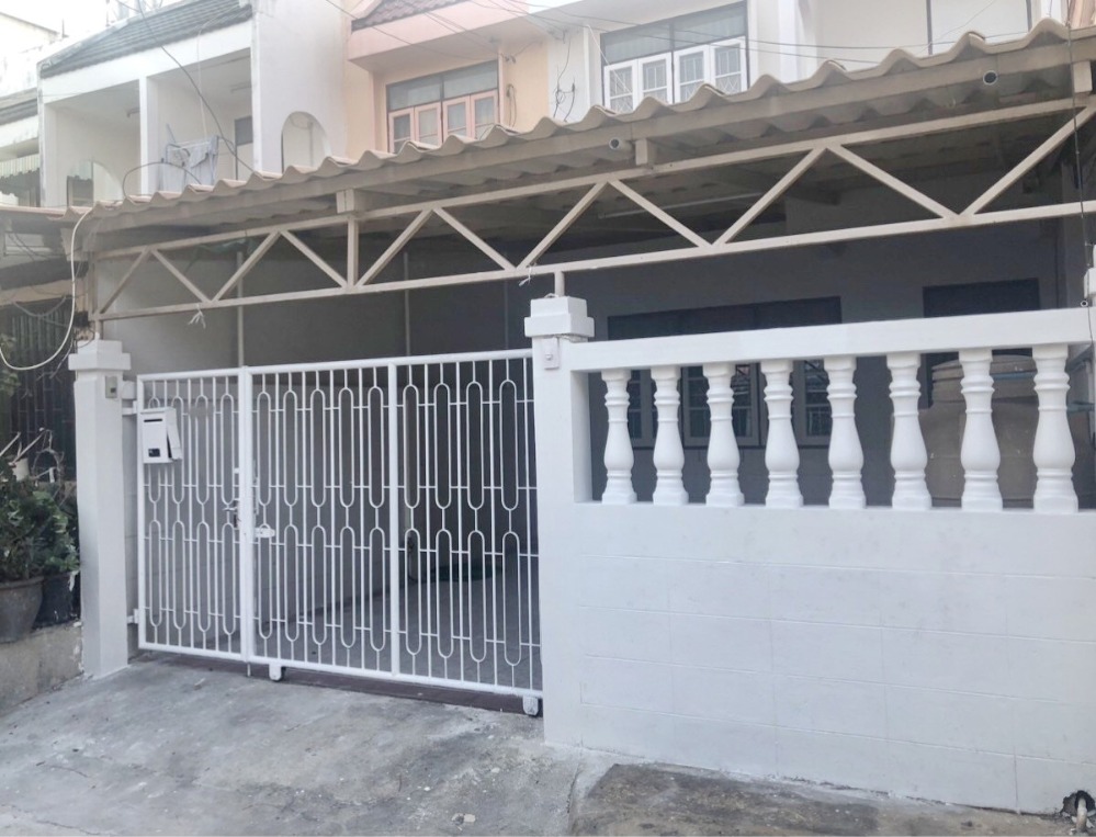 For RentTownhouseRatchathewi,Phayathai : H0593😊 For RENT Townhouse for rent, 2 floors, 🚪2 bedrooms🚄near BTS Saphan Khwai🏢Saphan Khwai🔔House area: 19 sq.wa🔔Usable area: 150 sq.m.💲Rent: 18,500฿📞O99-5919653,O65-9423251✅LineID:@sureresidence