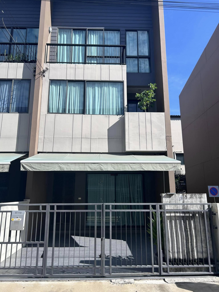 For RentTownhouseSeri Thai, Ramkhamhaeng Nida : For rent: 3-storey townhouse (corner room), Baan Klang Muang, Lat Phrao - Seri Thai, 152 sq m, 18.5 sq wa