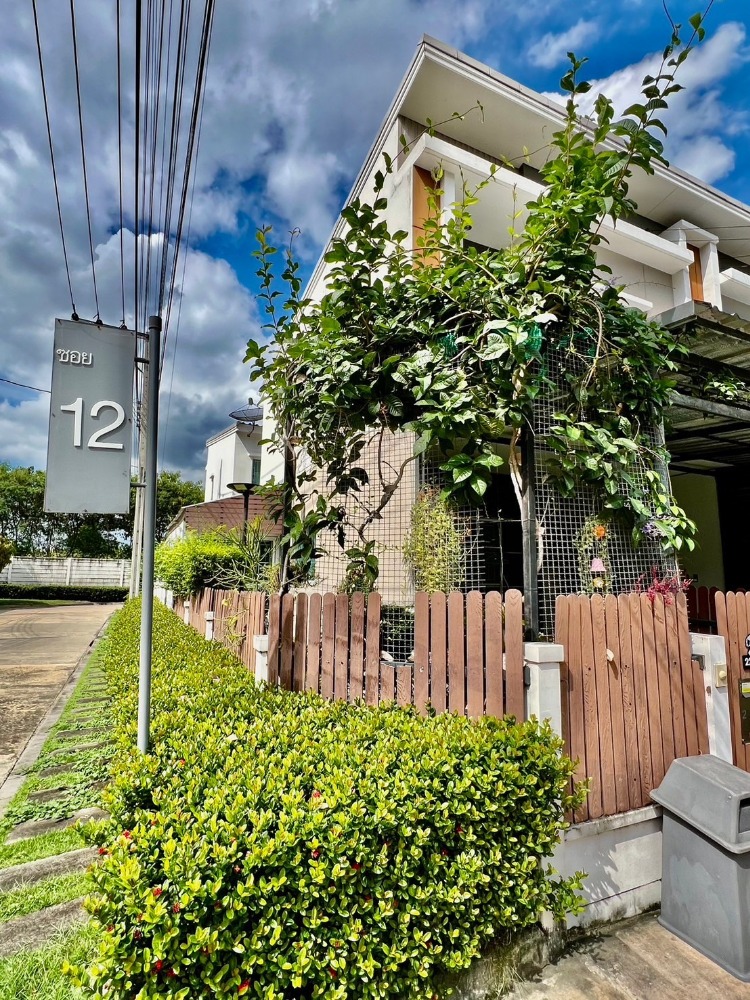 For SaleTownhomeSamut Prakan,Samrong : For sale, corner townhouse, Pleno Village, Srinakarin-Sri Dan 22, owner lives there, never rented out, beautiful house, good condition, fully furnished, ready to move in, near MRT Sri Dan, only 10 minutes, convenient entrance-exit, near public utilities