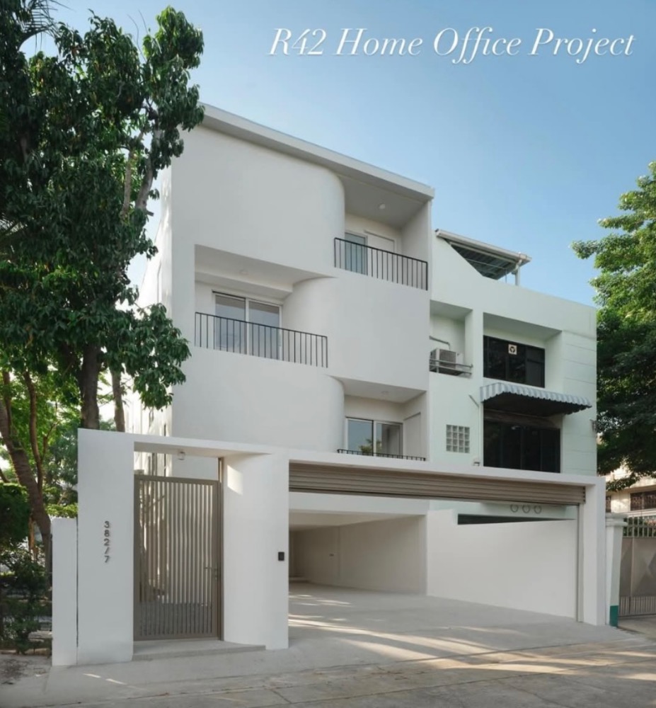 For SaleHome OfficeKasetsart, Ratchayothin : For rent: 4-storey home office, Soi Ratchadaphisek 42, beautiful, ready to move in, suitable for office and residence, hard-to-find location. Interested, add Line @841qqlnr