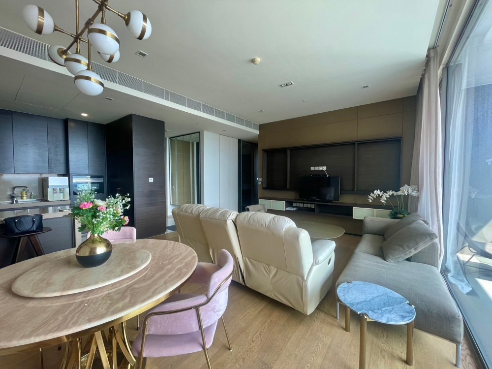 ให้เช่าคอนโดสีลม ศาลาแดง บางรัก : Saladaeng One (For rent) 2 Bed 2 Bath size 110 Sq.M. Rent ฿ 130,000 per month. Brand New.! Available Now.!