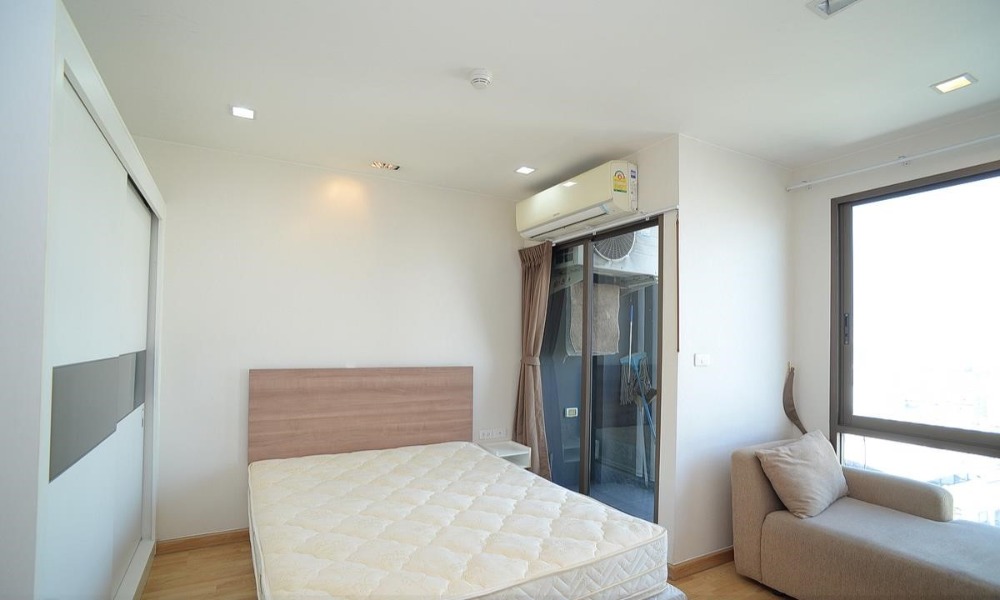 For RentCondoRama9, Petchburi, RCA : For rent STUDIO 26 square meters, fully furnished, ready to move in