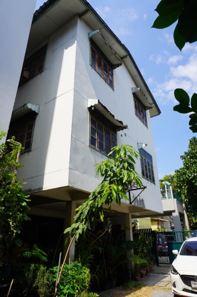 For SaleHouseSiam Paragon ,Chulalongkorn,Samyan : For Sale: 3-Story Detached House in Rama 1, Pathumwan, Near BTS Nation