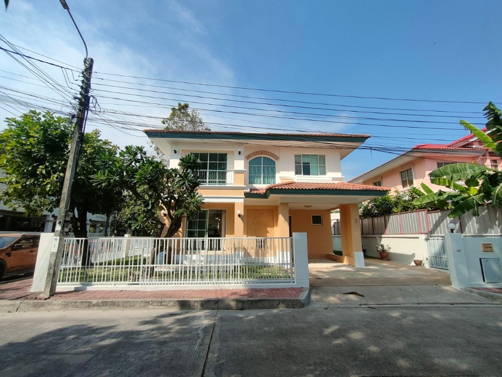 For SaleHouseSamut Prakan,Samrong : For sale: 2-storey detached house, newly renovated, ready to move in, Chaiyapruek Theparak Project (Land & House), area 60.4 sq m., usable area 140 sq m., recently renovated.