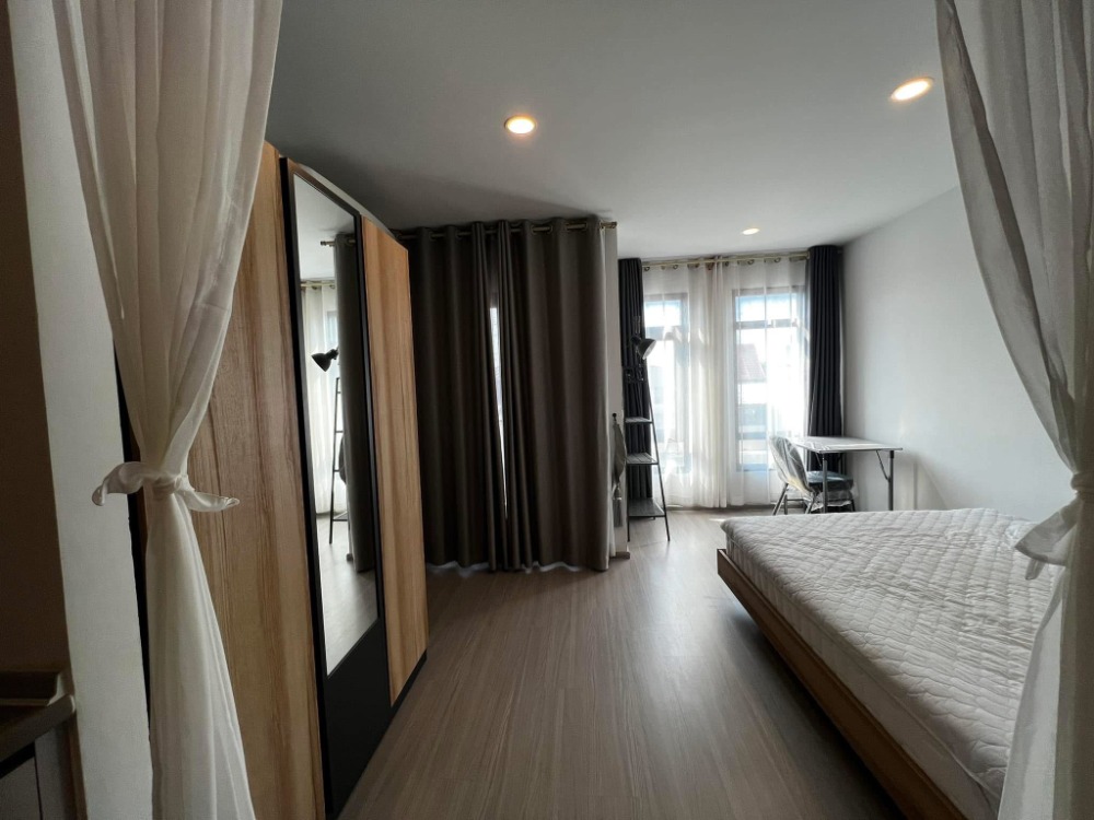 For RentCondoRama9, Petchburi, RCA : For rent: Aspire Asoke - Ratchada / Aspire Asoke - Ratchada. For more information, add Line ID: @glorious1 (with @)