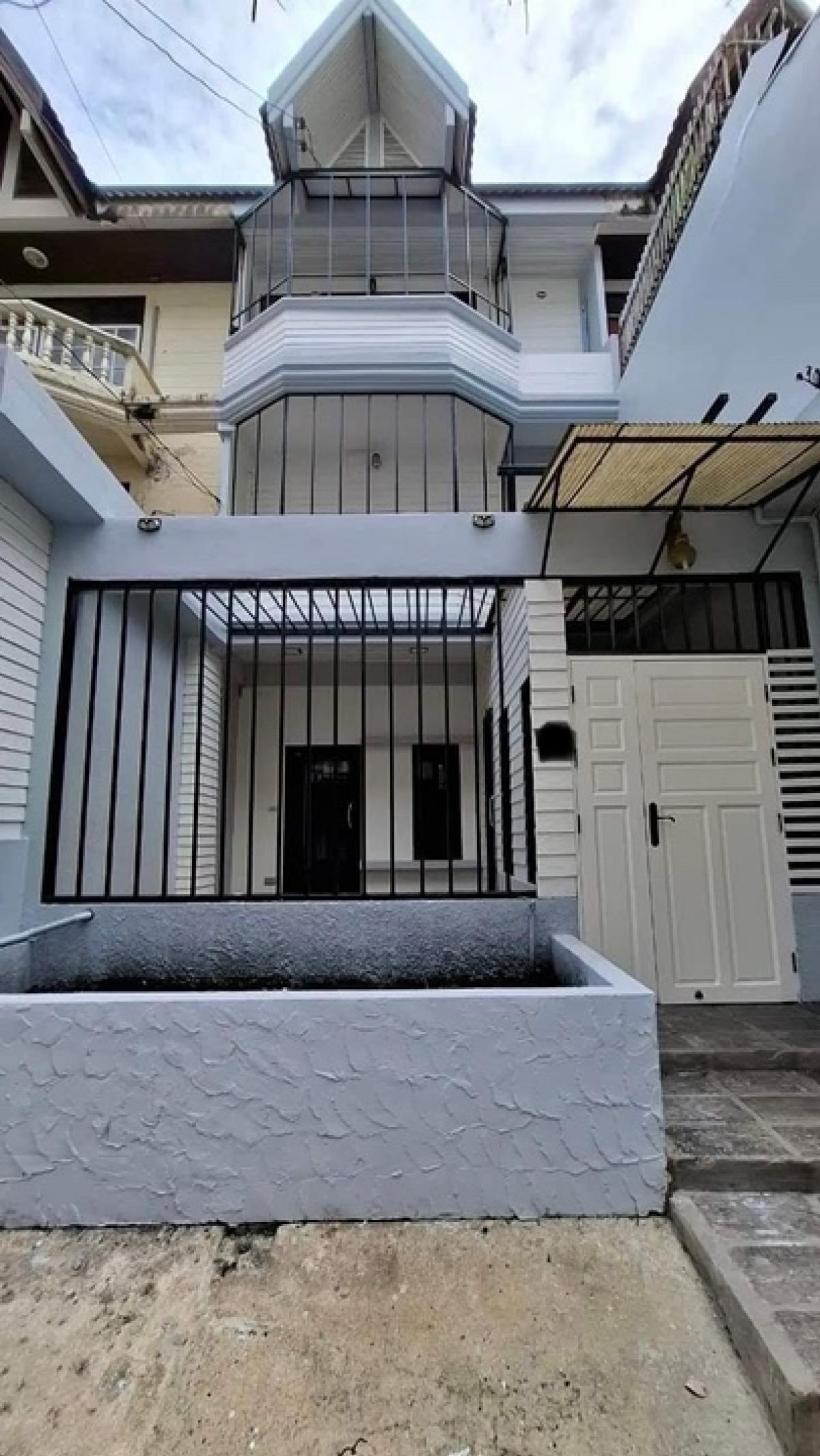 For SaleTownhomeKasetsart, Ratchayothin : 📢👇Selling a newly renovated 3-storey townhouse near Central Ladprao, Kasetsart University.