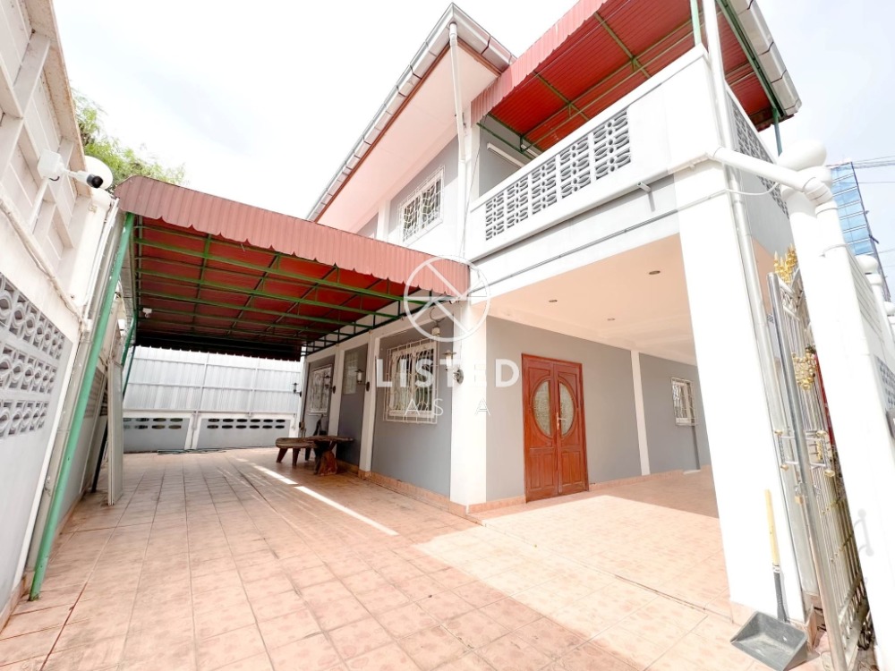 For RentHousePattaya, Bangsaen, Chonburi : 3 Bedrooms House for Rent in Central Pattaya