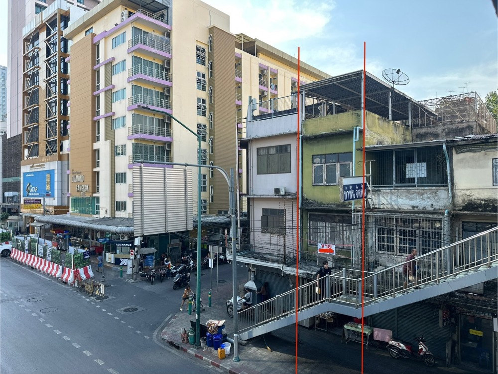 For SaleShophouseRatchathewi,Phayathai : For sale: 3-storey commercial building on Petchburi Road, Ratchathewi, near Phaya Thai, prime location, suitable for business, office or investment.