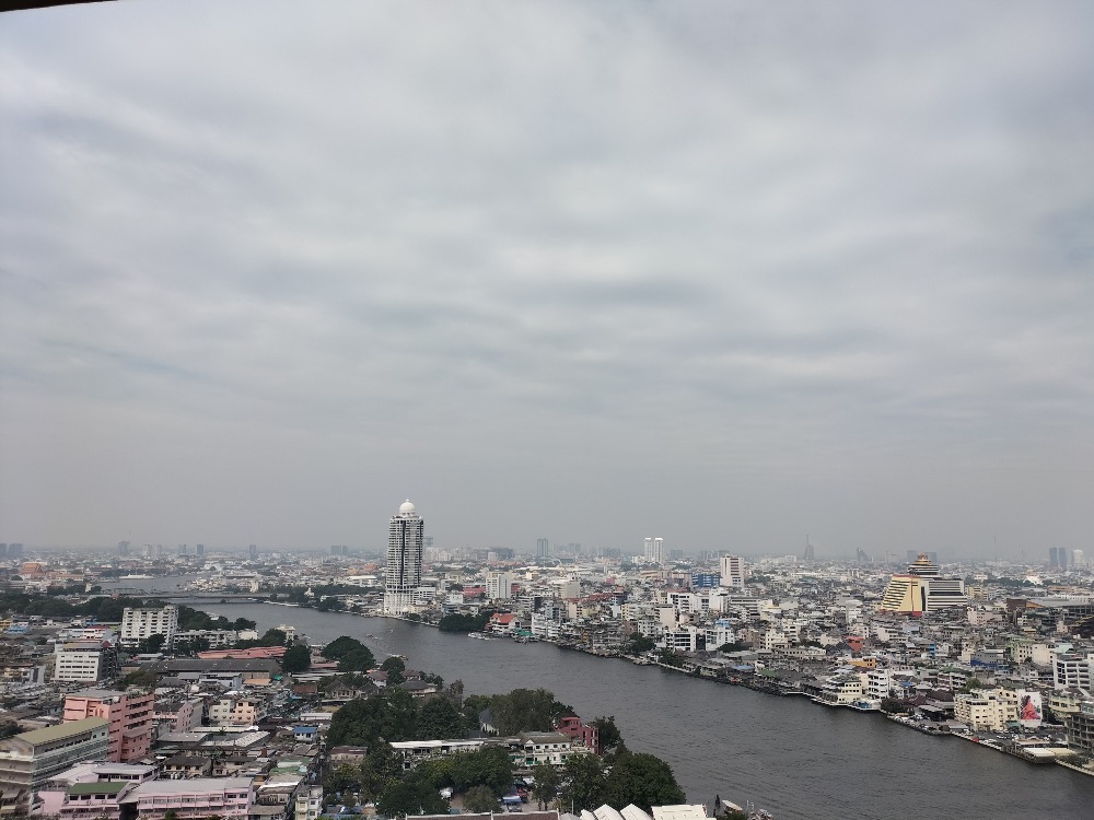 ขายคอนโดวงเวียนใหญ่ เจริญนคร : Quick Sale!1 bed with beautiful unrestricted view of the  Chaophraya River towards the Royal Palace.