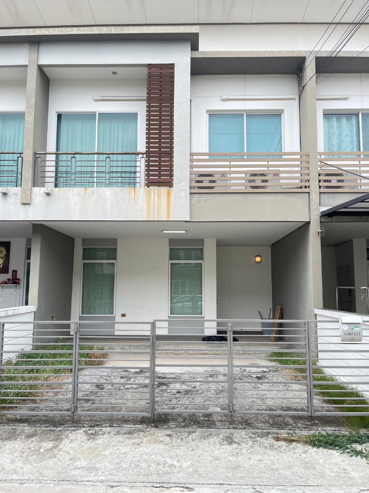 For SaleHouseNawamin, Ramindra : Urgent sale, townhouse, Habita Town Village, Watcharapol, 2 floors, 3 bedrooms, 2 bathrooms, size 22 sq m, extended kitchen and air conditioners in every room, near Thanommit Market