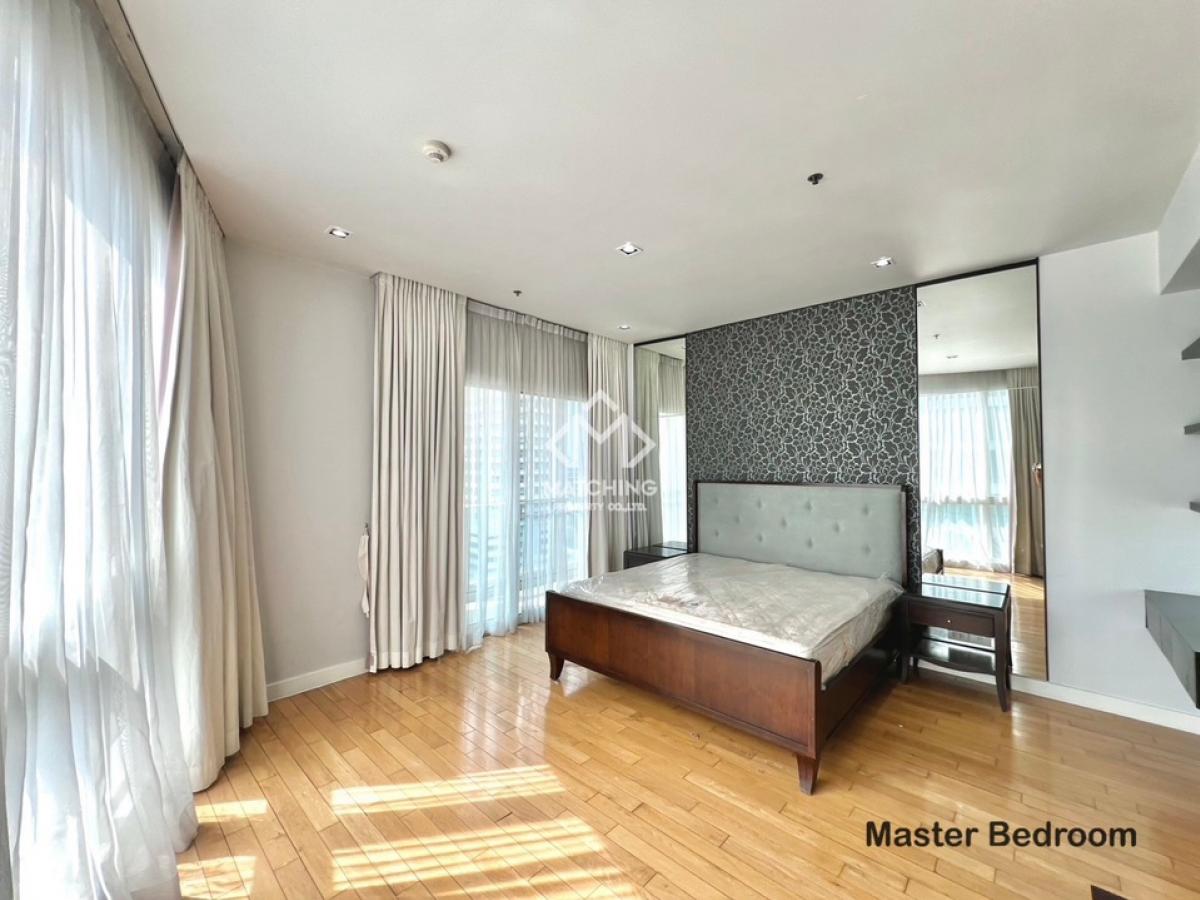 ให้เช่าคอนโดสุขุมวิท อโศก ทองหล่อ : 3Bed Ensuite+1Maid, Spacious 192 Sqm, High floor, Pool view. 098-6542399