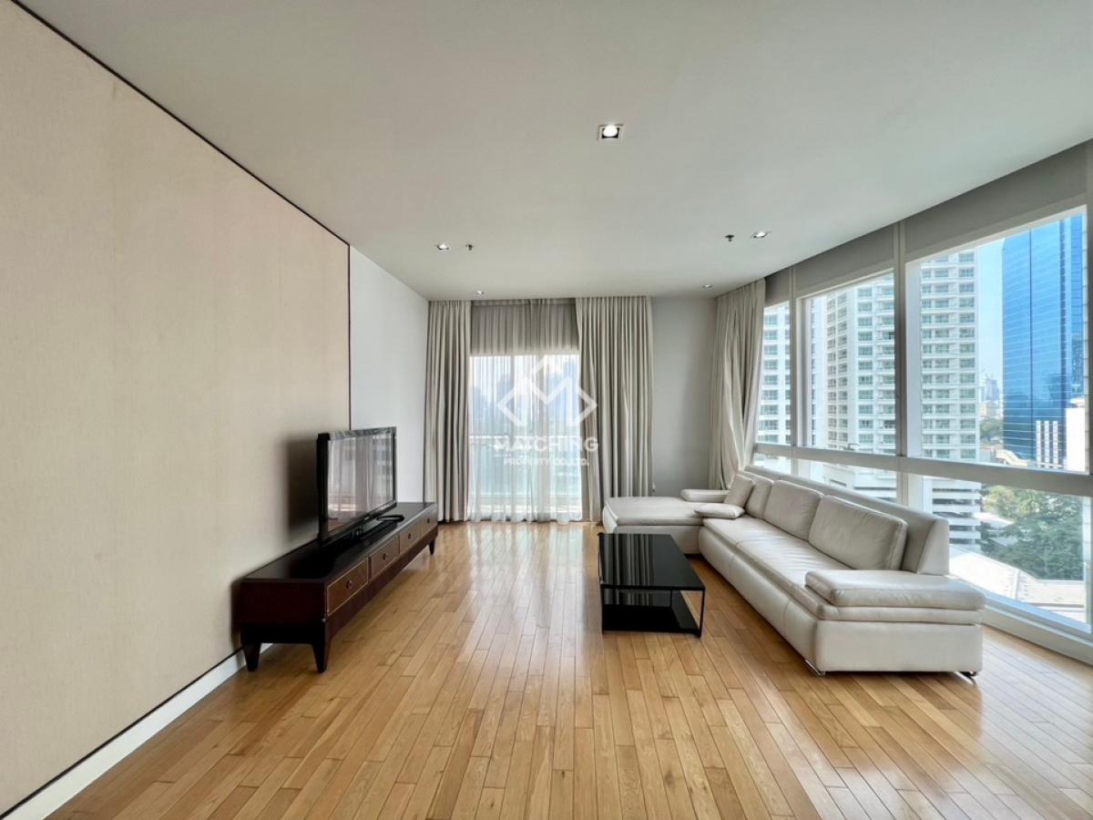 For RentCondoSukhumvit, Asoke, Thonglor : 3Bed Ensuite+1Maid, Spacious 192 Sqm, High floor, Pool view. 098-6542399