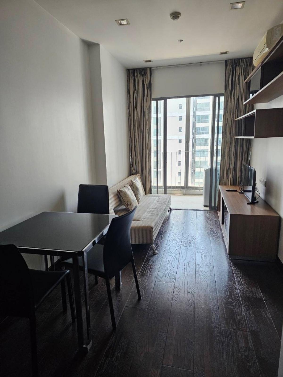 For RentCondoRatchathewi,Phayathai : 🏢✨ Ideo Q Phaya Thai✨ Near BTS Phaya Thai, only 100 meters❗️ 🔥Only 20,000 baht🔥 Ready to book, negotiable. Condo in the city center, fully furnished, good price, hard to find. 1 bedroom, 1 bathroom, large room, size 41 sq.m. 20,000 baht/M, make an appoint