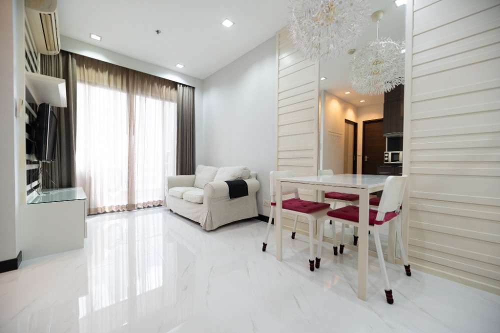 For RentCondoRatchathewi,Phayathai : Urgent rent! Ideo Q Phayathai, a condo near the BTS Phayathai, 10 meters, walk to the escalator, Starbucks downstairs, spacious common area, very comfortable, dont miss it!