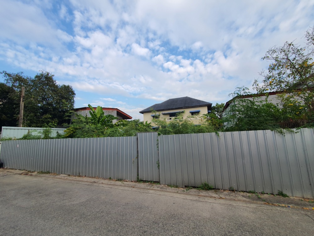 For RentLandChokchai 4, Ladprao 71, Ladprao 48, : Land for rent, Lat Phrao 71, suitable for building a house, restaurant, warehouse.