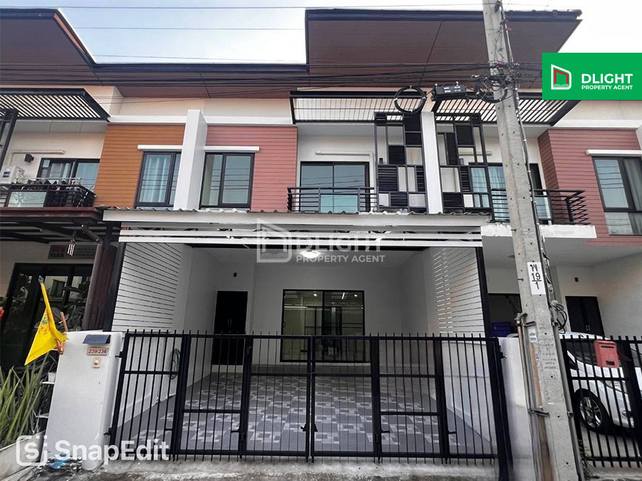 For SaleTownhouseBangna, Bearing, Lasalle : For sale: 2-storey townhouse, newly renovated, ready to move in, iFeel Bangna Prawet, 21.3 sq.w., 3 bedrooms, 2 bathrooms, parking for 2 cars, convenient transportation, good atmosphere, price only 2.99 million baht, near Suvarnabhumi Airport