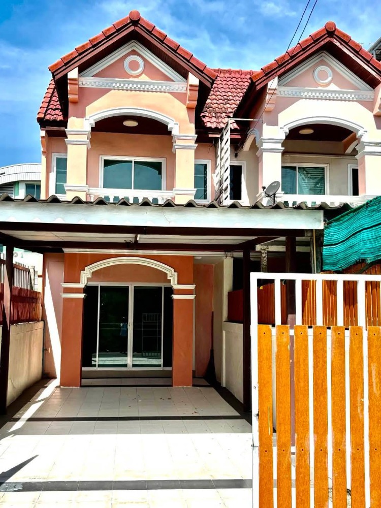 For SaleTownhouseNawamin, Ramindra : Urgent sale, 2-storey townhouse, 25 sq.wa, 2 bedrooms, 2 bathrooms, parking available, near Max Value Nawamin, 5 minutes to MRT Pink line.