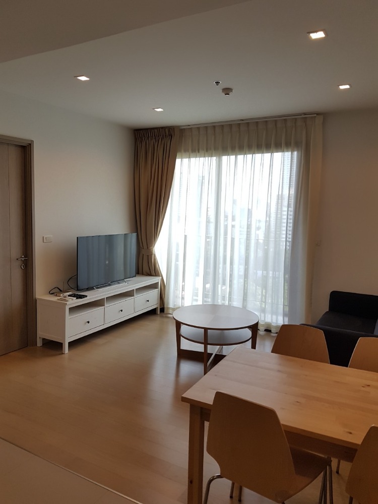 For RentCondoSukhumvit, Asoke, Thonglor : For rent, very good price room!! 1 large bedroom, 51 sq m, high floor, ready for rent