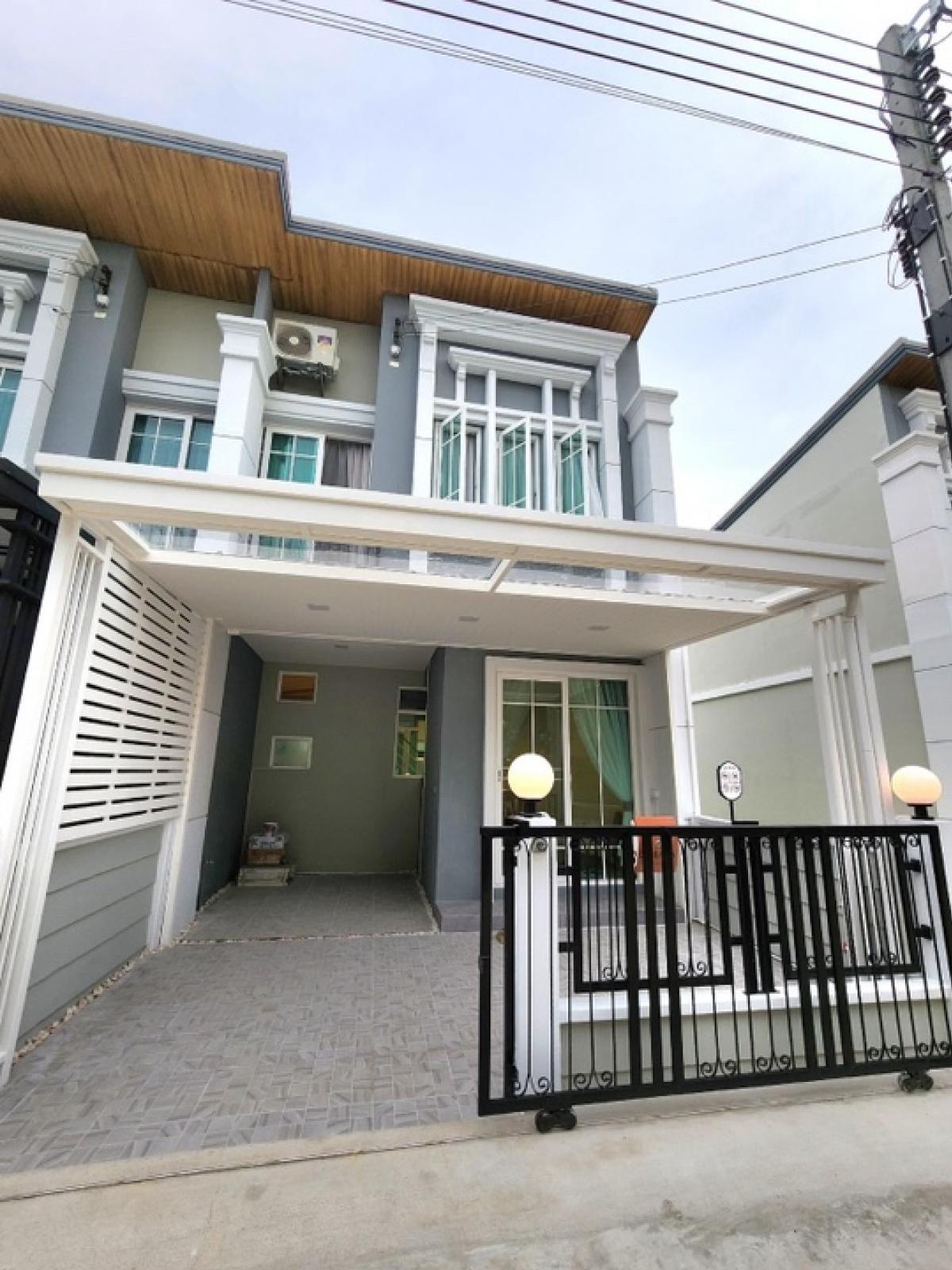 ให้เช่าบ้านสมุทรปราการ สำโรง : 🏠 For Rent: Golden Town Sukhumvit 113 🌳 Townhouse with Garden View 🌳