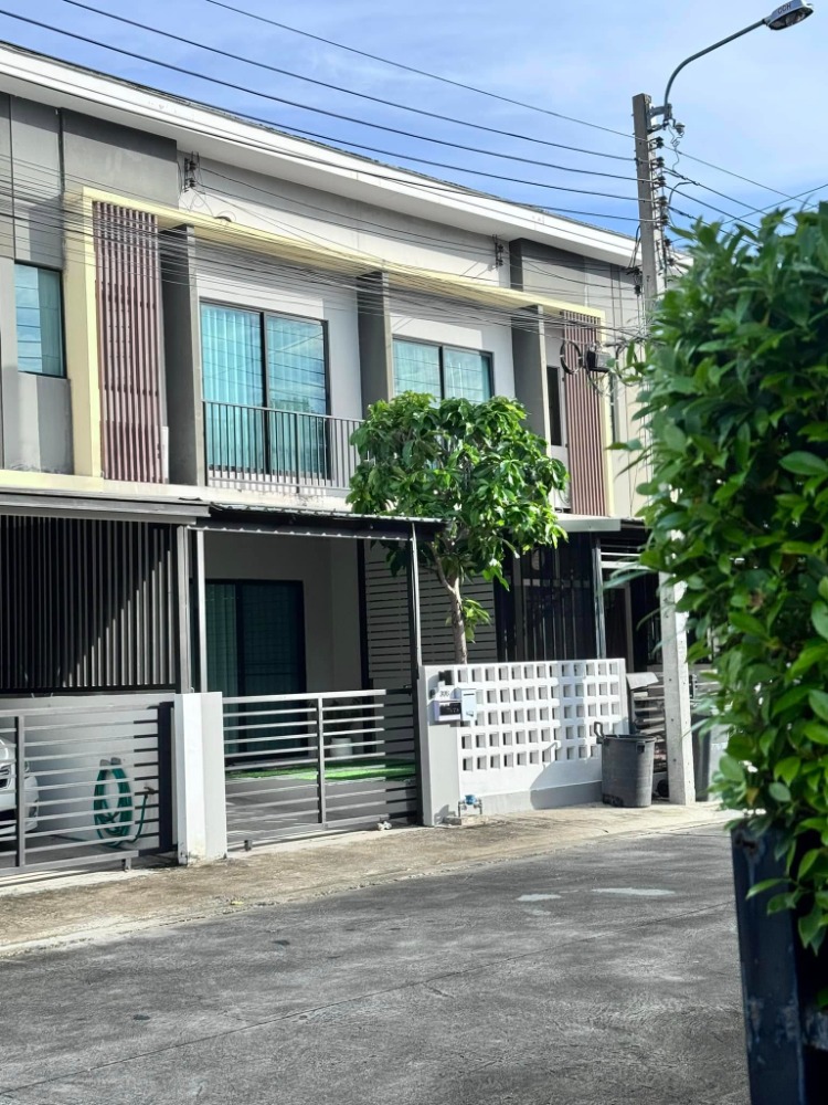 For RentHousePattanakan, Srinakarin : 🏡 Townhouse for rent, The Connect Village, Phatthanakan 38 🎉 Near Seacon Square, only 5.7 km, fully furnished, vacant house, ready to move in ✅✅