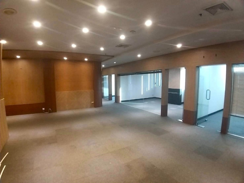 For RentOfficeBangna, Bearing, Lasalle : Office for rent, Central City Bangna building next to Central Bangna, BTS Bangna, near expressway