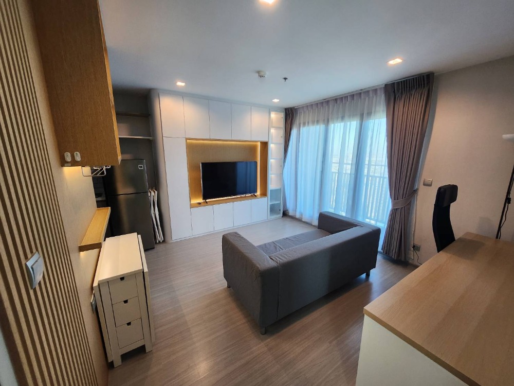 For RentCondoLadprao, Central Ladprao : ⭐️ Life Ladprao ⭐️ 2 bedrooms, 1 bathroom, size 49.19 sq m. with built-in furniture and washing machine.