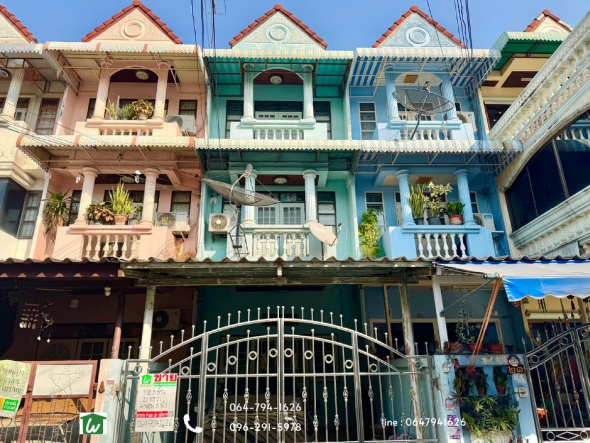 For SaleTownhouseBang kae, Phetkasem : Townhouse for sale, 3 floors, 4 bedrooms, 3 bathrooms, at the entrance of the alley is Bang Phai BTS station, 900 meters away.