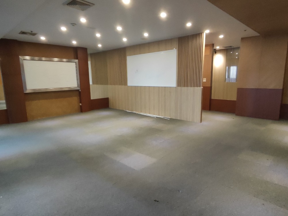 For RentOfficeBangna, Bearing, Lasalle : Office for rent, Central City Bangna building next to Central Bangna, BTS Bangna, near expressway