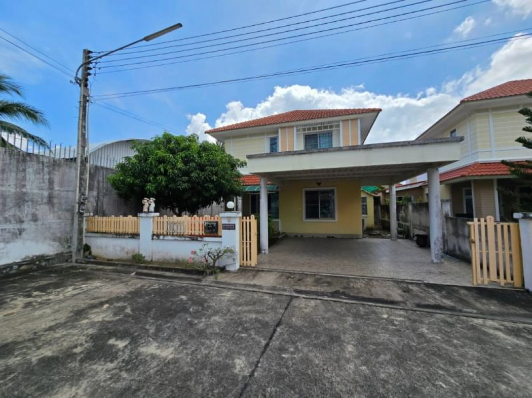 For SaleHousePattaya, Bangsaen, Chonburi : For sale: Single house, House of Canary Village, Sriracha Tiger Zoo, size 60 sq m, end house, shady, beautiful condition, ready to move in