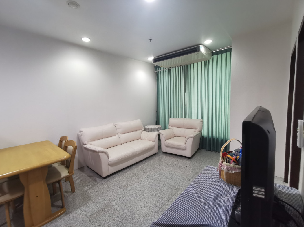 For RentCondoSathorn, Narathiwat : Condo for rent, Sathorn House Condominium, 64.50 sq m, ready to move in, next to BTS Surasak