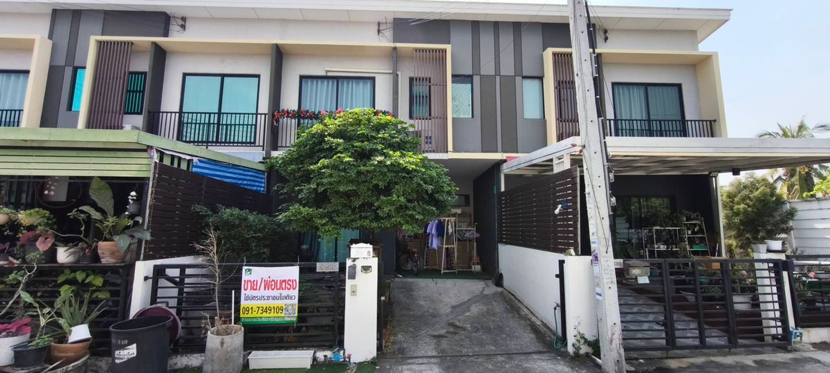 For SaleTownhomeLadkrabang, Suwannaphum Airport : Townhouse for sale, The Connect Village 33, area 19 sq m, Dok Mai Subdistrict, Prawet District, Bangkok.