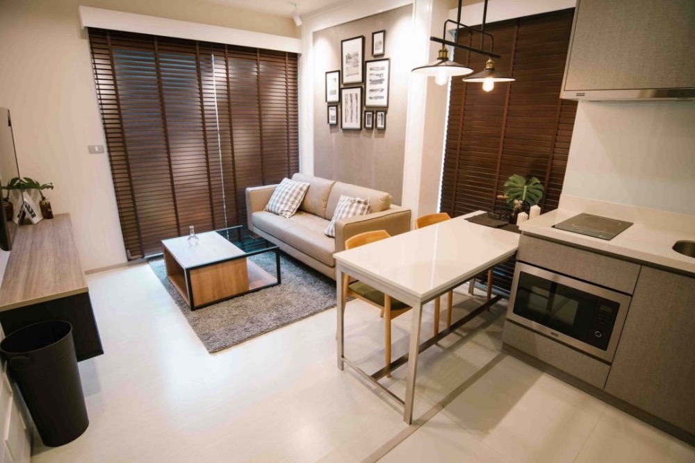 For RentCondoSukhumvit, Asoke, Thonglor : Beautifully decorated room, very good price!! 1 bedroom, 1 bathroom, 50 sq m, with bathtub, very comfortable.