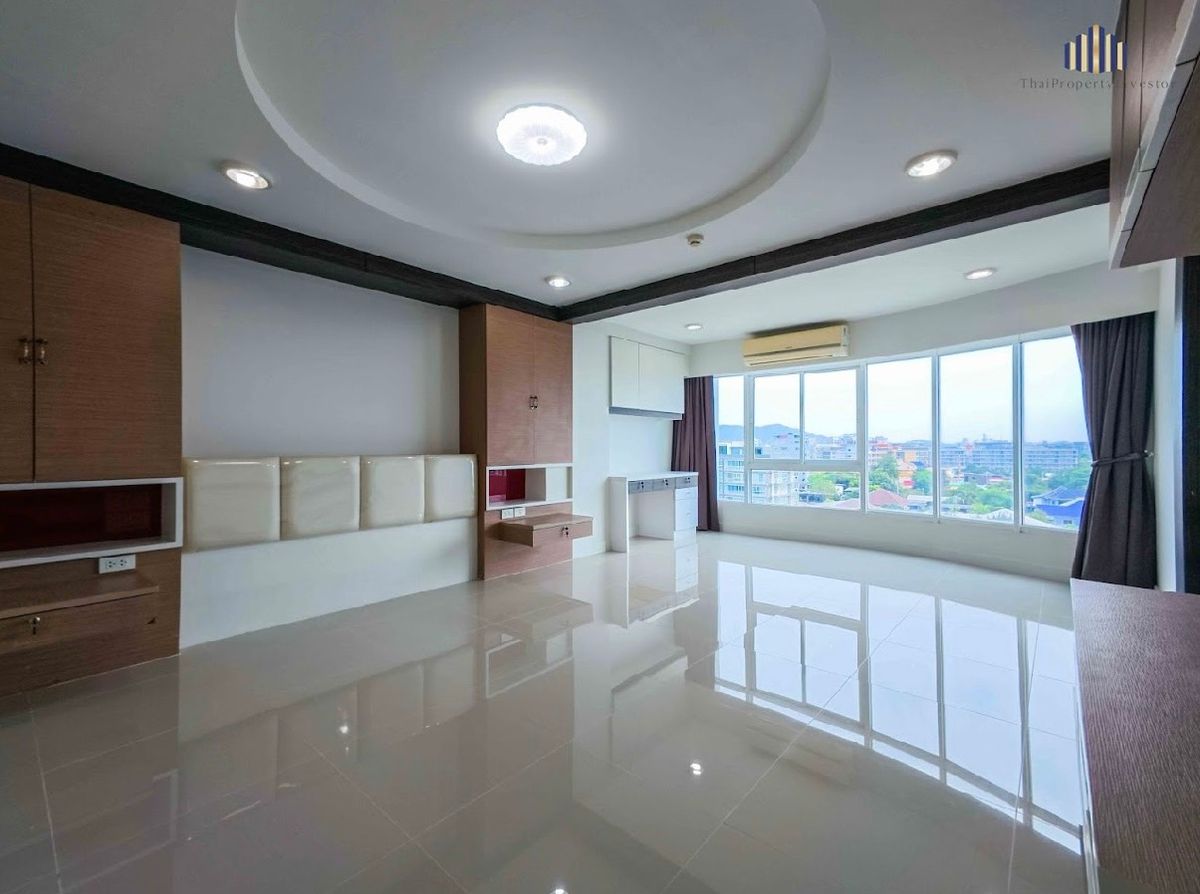 For SaleCondoPattaya, Bangsaen, Chonburi : Seaside Penthouse for Sale! Best Price & Stunning Views! Only One Unit Available in the Entire Project! Spacious and private seaside penthouse at The Beach Bangsaen Condo, right in the heart of Bangsaen.