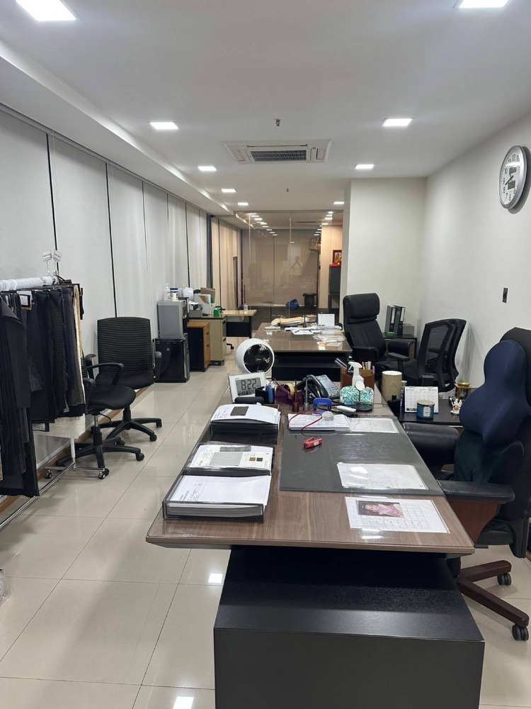 For RentOfficeSukhumvit, Asoke, Thonglor : The office for rent near BTS Phrom Phong is very convenient! 🔥 [CM2501003]