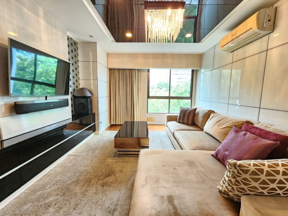 For SaleCondoSilom, Saladaeng, Bangrak : ♦ Golden teak floors throughout the room ♦ Floor 05+, 122.00 sq.m. | 3 bedrooms, 2 bathrooms | Near BTS Chong Nonsi 6 mins., King Power Mahanakhon 6 mins.