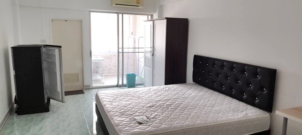 For SaleCondoLadprao101, Happy Land, The Mall Bang Kapi : [Newly renovated] Condo for sale, 5th floor, Baan Bodindecha, Lat Phrao 112, new furniture, 2-story windows, very quiet, cool breeze, near Bodindecha School