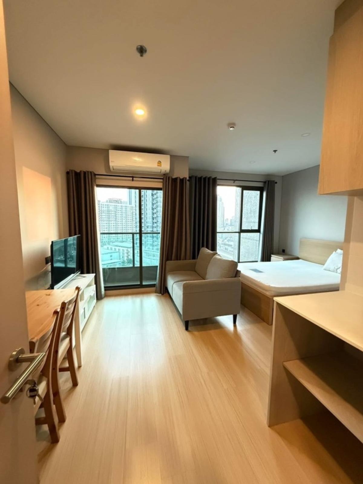 For RentCondoKasetsart, Ratchayothin : Lumpini Park Phahon 32, new room, only 11,500 baht, 1 month deposit, near BTS Sena Ratchayothin