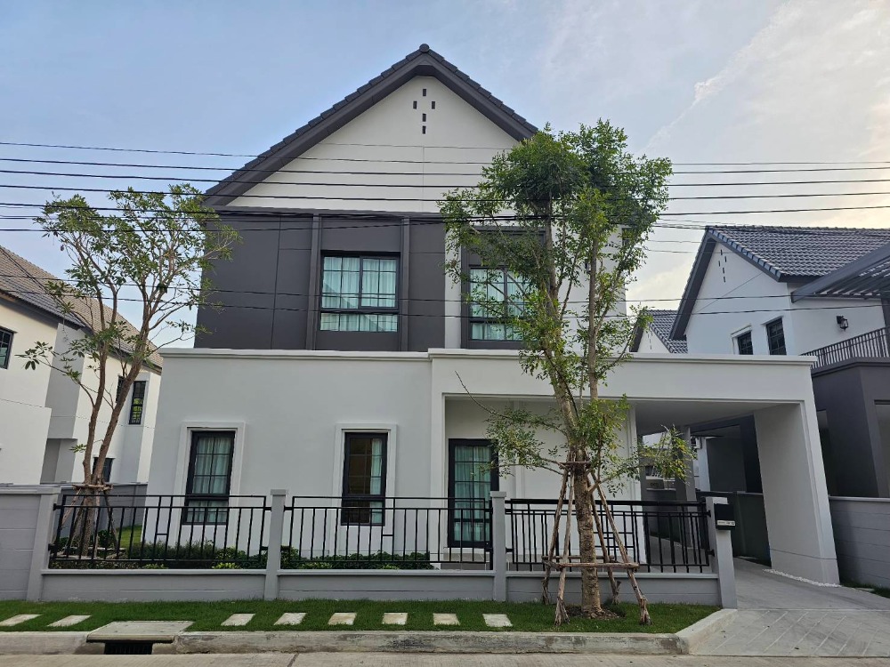 For RentHouseBangna, Bearing, Lasalle : ✅New house for rent, fully furnished, ready to move in🏠Centro Bangna (235 sq m., 4 bedrooms, 4 bathrooms, 2 parking spaces) Rental price 120,000/month Tel.0922635410 Earth