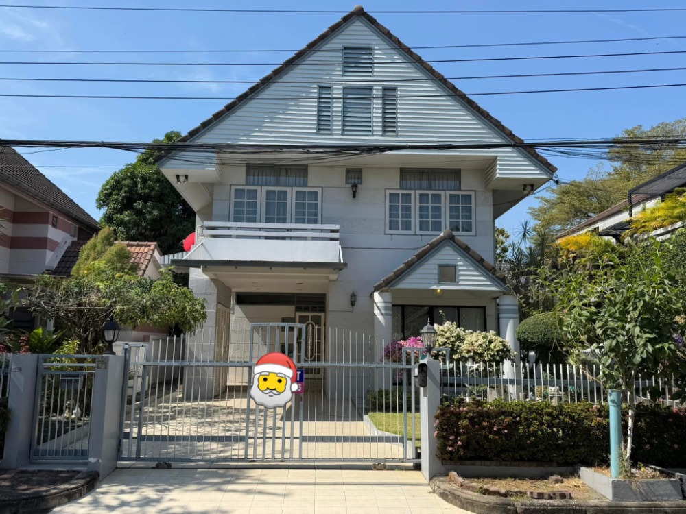 For RentHouseSeri Thai, Ramkhamhaeng Nida : 🏡2-storey detached house for rent, Home Place Village, Soi Ramkhamhaeng 140, 3 bedrooms, 2 bathrooms, furnished, convenient transportation, on the main road, near the motorway entrance, near the Triam Nom BTS station.