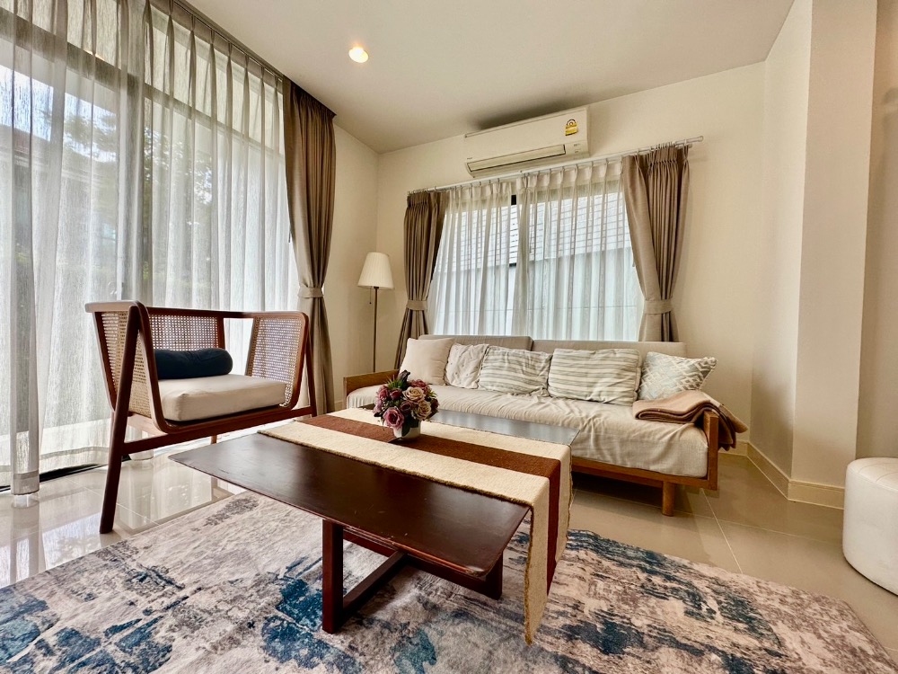 For RentHousePattanakan, Srinakarin : 🏡 For Rent: Luxury Detached House at Setthasiri Krungthepkreetha 1 ✨ A stunning corner house, fully furnished and ready to move in, with spacious and private living space.