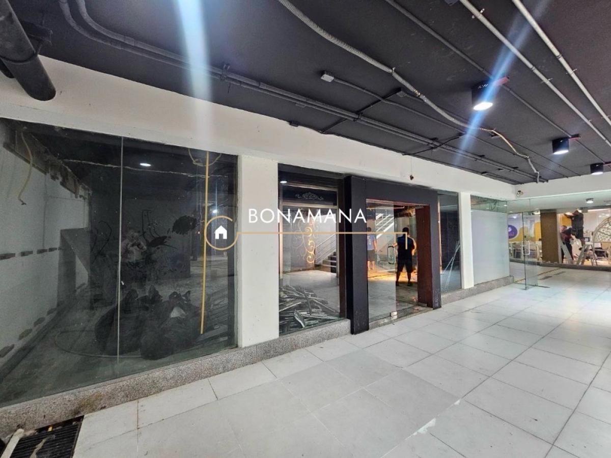 For RentRetailNana, North Nana,Sukhumvit13, Soi Nana : Commercial space for rent.  NanaNear Bumrungrad Hospital, good location